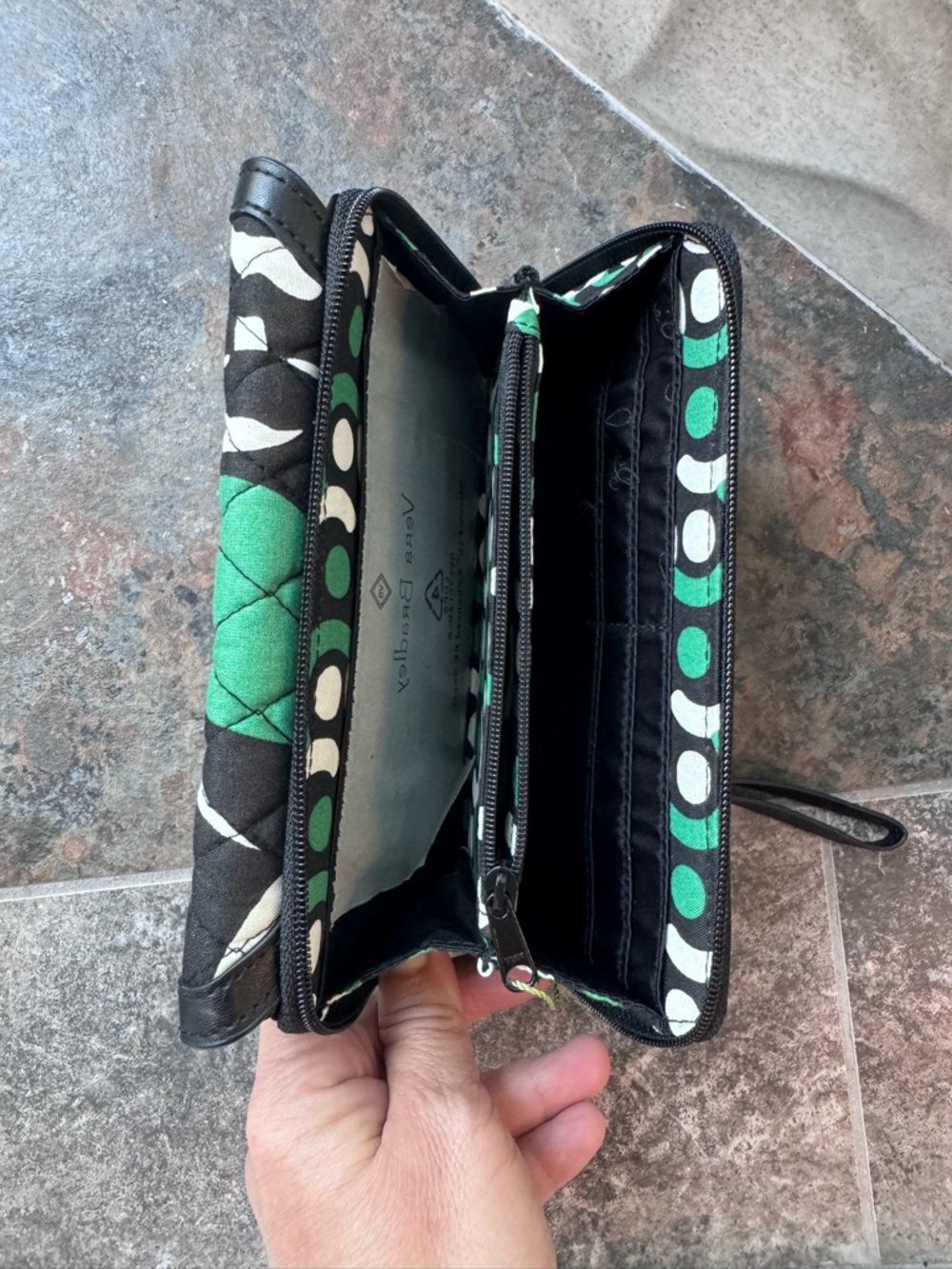 NWT Vera Bradley Green Black and White Quilted Imperial Rose Wristlet - Picture 4 of 7